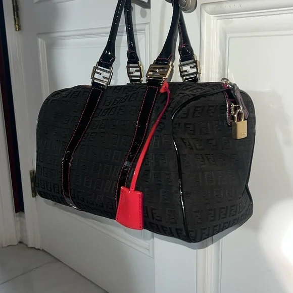 💯Authentic Fendi Black and pink Women's Bag - Picture 3 of 8